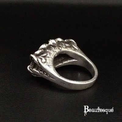 悪魔の棲む屋敷のネームプレート｜ビュウテスク