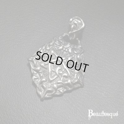 逆五芒星のシルバープレートペンダント｜ビュウテスク