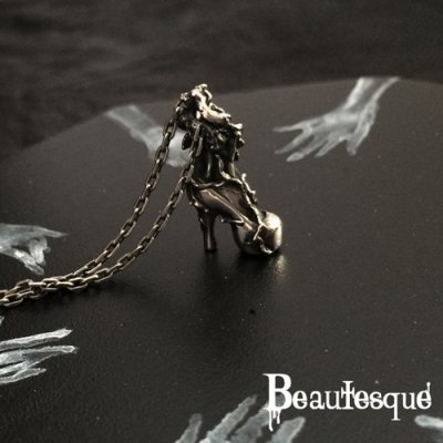 薔薇のハイヒールシルバーネックレス｜ビュウテスク