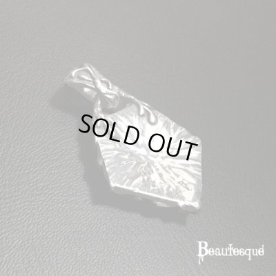 逆五芒星のシルバープレートペンダント｜ビュウテスク