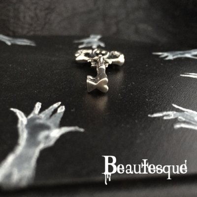 ゴシック調のシルバーキー(鍵)ペンダント|ビュウテスク