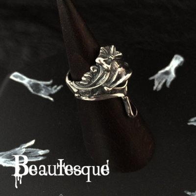 義眼のティアドロップリング|ビュウテスク