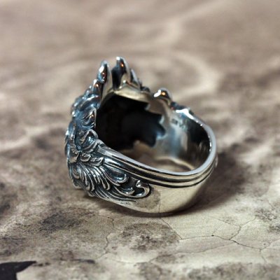 グリフィンのシルバーリング。鷲と獅子の身体を併せ持つ伝説の生物|Guardia/ガルディア