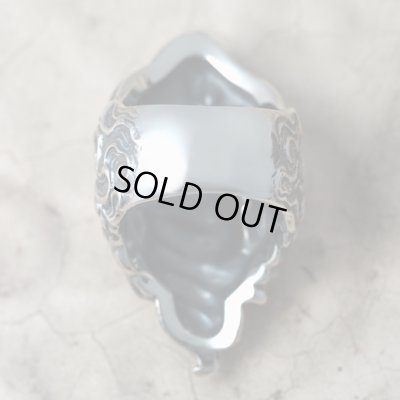 女性の半身と蛇の尾を持つ魔物ラミアのシルバーリング