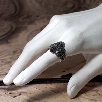 グリフィンのシルバーリング。鷲と獅子の身体を併せ持つ伝説の生物|Guardia/ガルディア