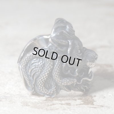 魔獣キメラのシルバーリング｜ライオン、山羊、蛇の複合魔獣