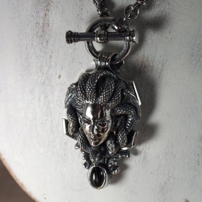 メデューサのシルバーネックレス|Guardia/ガルディア