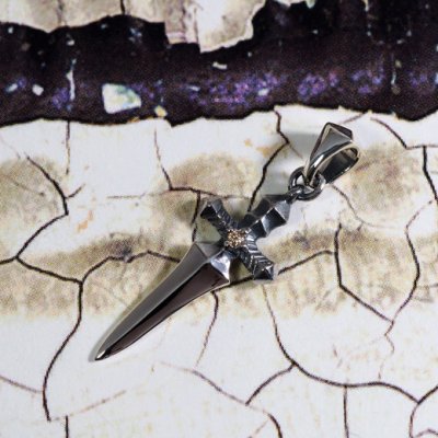 シンプルなダガーペンダント|Guardia/ガルディア