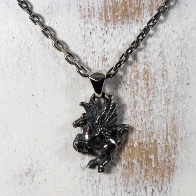 ペガサスの小振りなシルバーペンダント|Guardia/ガルディア