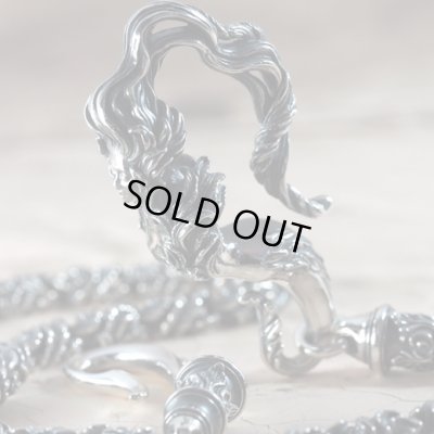 ガルディアのシルバーウォレットチェーン。月桂樹に身を変えた女性ダフネをモチーフとした作品