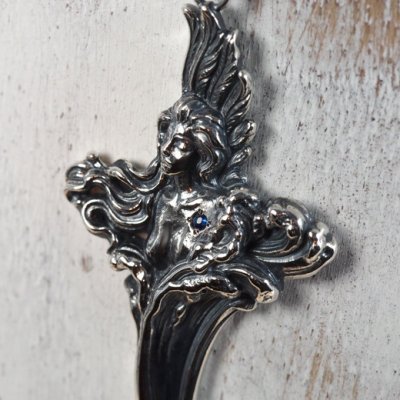 愛と美の女神アフロディーテのシルバーペンダント｜Guardia/ガルディア