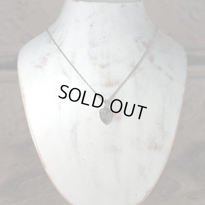 小振りな盾のシルバーペンダント｜Guardia/ガルディア