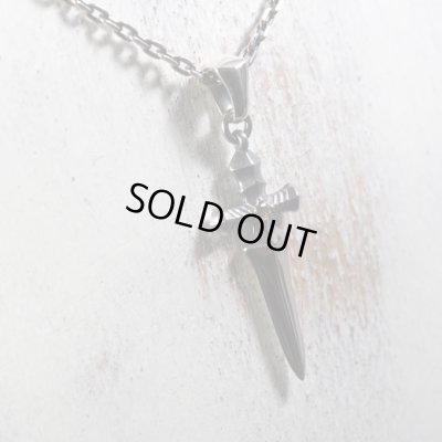 シンプルなダガーペンダント｜Guardia/ガルディア