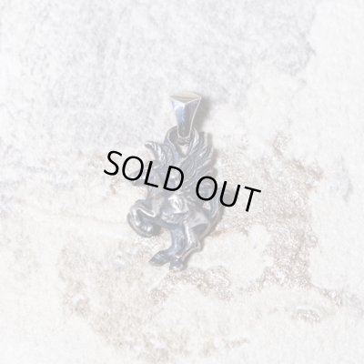 ペガサスの小振りなシルバーペンダント｜Guardia/ガルディア