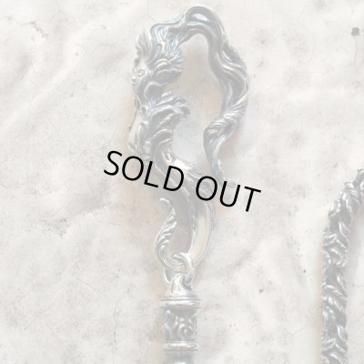 ガルディアのシルバーウォレットチェーン。月桂樹に身を変えた女性ダフネをモチーフとした作品