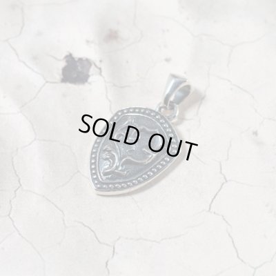 小振りな盾のシルバーペンダント｜Guardia/ガルディア