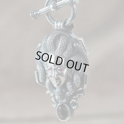 メデューサのシルバーネックレス｜Guardia/ガルディア