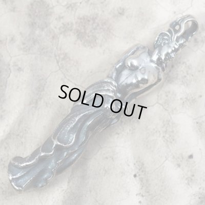 女性の彫像をモチーフにしたシルバーペンダント｜Guardia/ガルディア