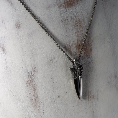 鏃(やじり)のシルバーペンダント「アローヘッド」|Guardia/ガルディア