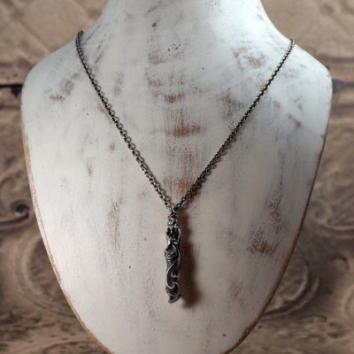 女性の彫像をモチーフにしたシルバーペンダント|Guardia/ガルディア