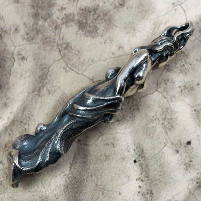 女性の彫像をモチーフにしたシルバーペンダント|Guardia/ガルディア