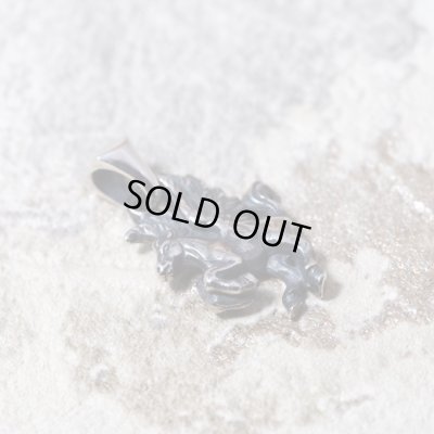 ペガサスの小振りなシルバーペンダント｜Guardia/ガルディア