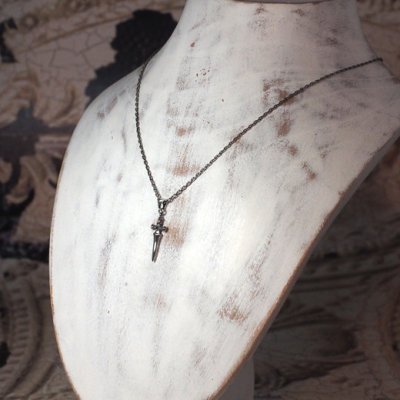 シンプルなダガーペンダント|Guardia/ガルディア