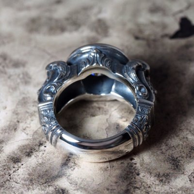 ライオンが彫刻されたゴシック調のストーンリング|Guardia/ガルディア