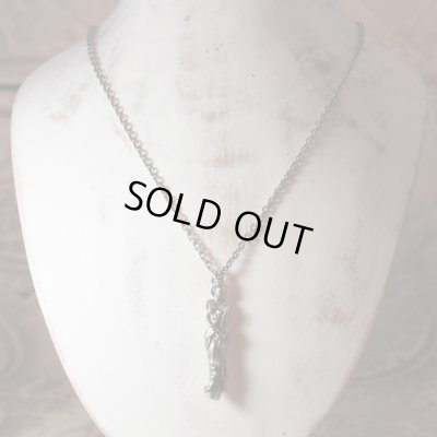 女性の彫像をモチーフにしたシルバーペンダント｜Guardia/ガルディア