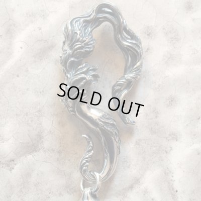 ガルディアのシルバーウォレットチェーン。月桂樹に身を変えた女性ダフネをモチーフとした作品