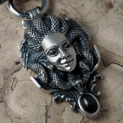 メデューサのシルバーネックレス|Guardia/ガルディア