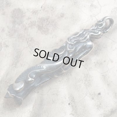 女性の彫像をモチーフにしたシルバーペンダント｜Guardia/ガルディア