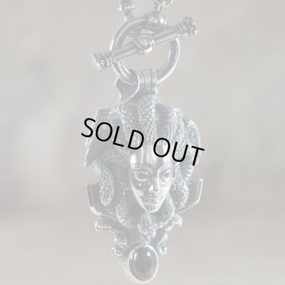 メデューサのシルバーネックレス｜Guardia/ガルディア