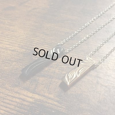 [ペアネックレス]ハワイアンエングレイブ バーネックレス（ブラック&ピンクゴールド） / Jellyfish Factory