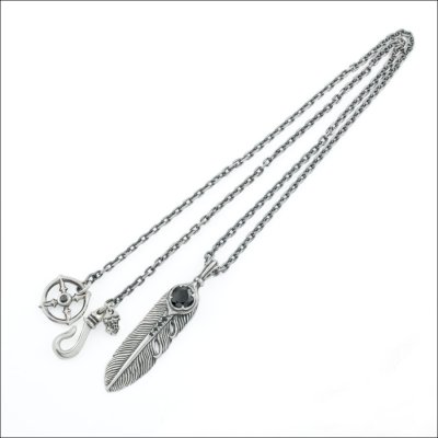 イカロスフェザーペンダント(スモール:ブラック) アルテミスクラシック