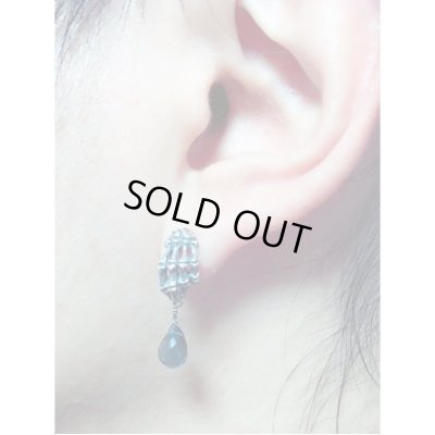 ボーンハンドピアス（ブルートパーズ）