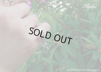 片羽と宝石 蝶のチャームリング｜FUNKOUTS-ageha【ファンクアウツ-アゲハ】