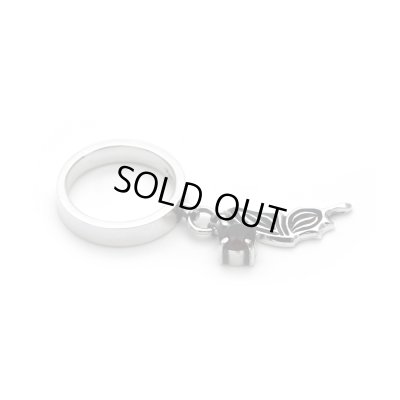 片羽と宝石 蝶のチャームリング｜FUNKOUTS-ageha【ファンクアウツ-アゲハ】