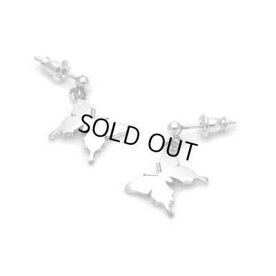 輝く蝶のシンプルピアス　蝶のアクセサリーageha（アゲハ）