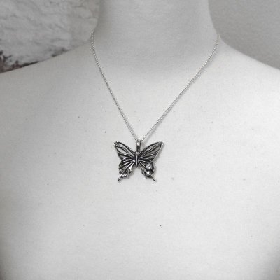 美しい曲線の蝶ペンダント|FUNKOUTS-ageha【ファンクアウツ-アゲハ