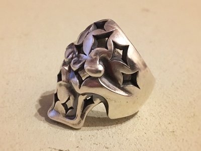 【スカルリング】Sixteen Stars Skull(SSS)|gush(ガッシュ)