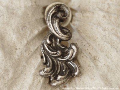 【唐草/アラベスク】ブラーゼンピアス(シルバー)/Quetzal(ケツァール)