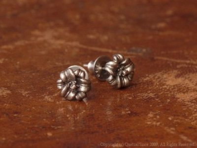 【百合のシルバーピアス】リリーピアス(シルバー)/Quetzal(ケツァール)