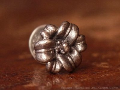 【百合のシルバーピアス】リリーピアス(シルバー)/Quetzal(ケツァール)