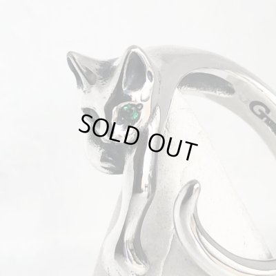 【ネコ シルバーリング】緑の瞳の指に絡みつく猫リング｜gush（ガッシュ）