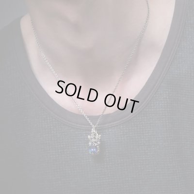 クラウンシールドペンダント ミスティッククォーツ（ブルー）/アルテミスキングス/Artemis Kings