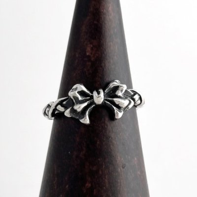 リボンと手のリバーシブルリング|シルバーアクセサリー ビュウテスク