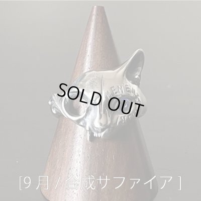 [9月 / 合成サファイア]　ガッシュ/【誕生石 ネコ シルバーリング】メメント・モリ [Engraved type / birth stone]｜gush（ガッシュ）
