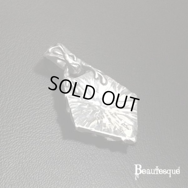 逆五芒星のシルバープレートペンダント｜ビュウテスク