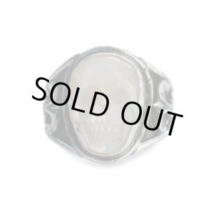 画像: リーダウニー/スカルプテッドスカルリング（マザーオブパール）｜Lee Downey